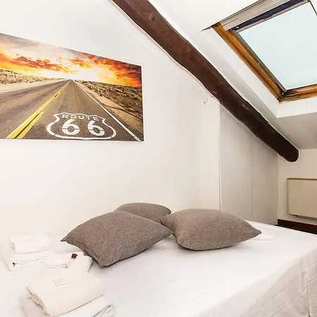 Cenisia Attic Apartment
